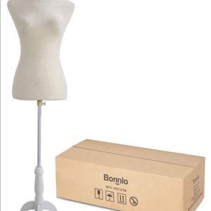 Bonnlo female dress form Pinnable